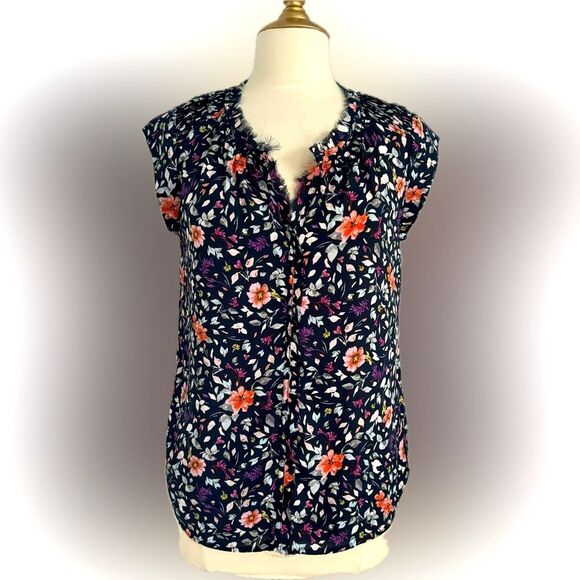 Beautiful Daniel Rainn floral top! - Picture 7 of 12